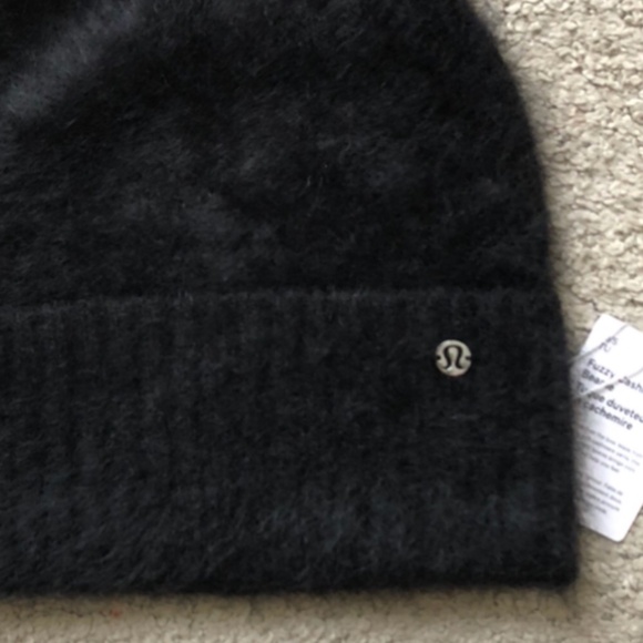 LULULEMON Fuzzy Cashmere Beanie. NWT. - Picture 2 of 2